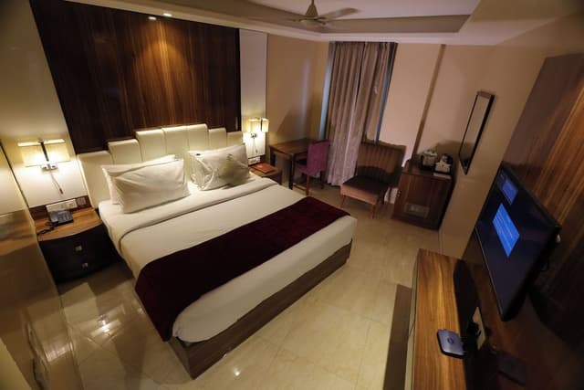 Deluxe Room with Airport Drop