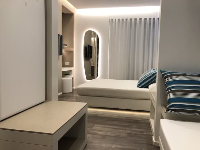 Junior Studio Suite (beach access included)