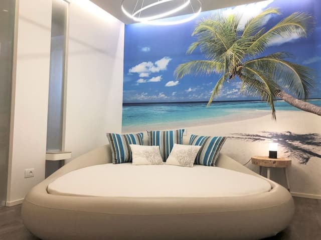 Deluxe Studio Suite (beach access included)