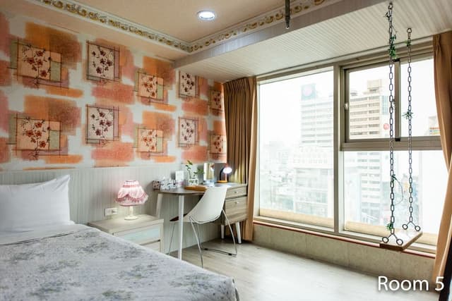 Standard Room, Bathtub, City View