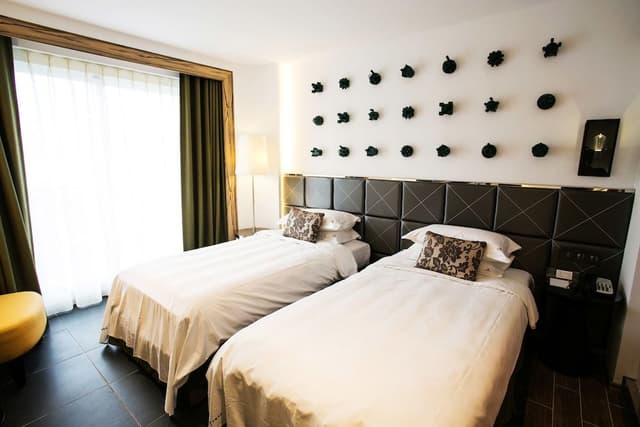 Provence Twin room mountain view (provide 2 single beds combine service)