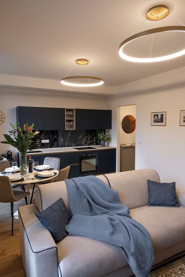 Luxury Apartment, Hill View