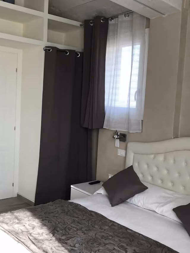 Double Room, Annex Building (Specchi)