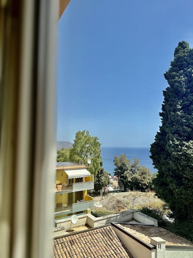 Single Room, Sea View
