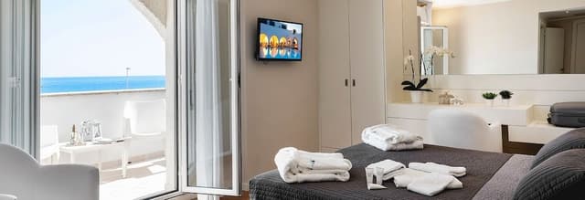 Deluxe Suite, Sea View (Free Beach Access)