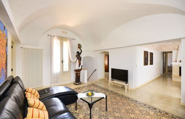 House, 5 Bedrooms