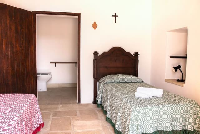 Single Room, Private Bathroom