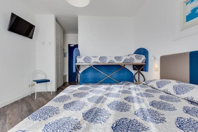 Comfort Quadruple Room, City View