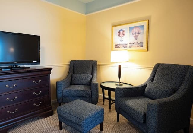 Spa Suite with 1 King Bed