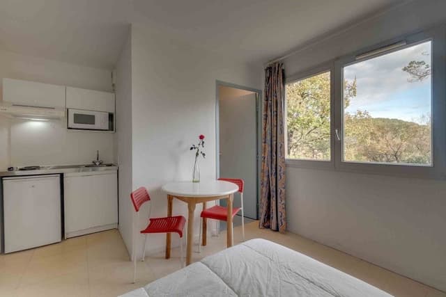 Studio, 2 Twin Beds