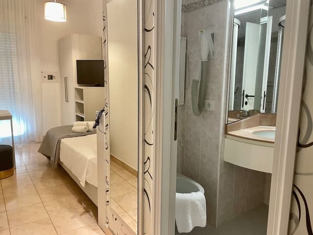 Deluxe Single Room