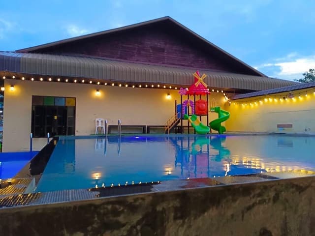 Deluxe Pool View