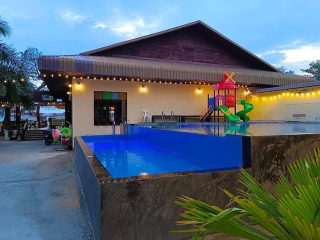Deluxe Pool View