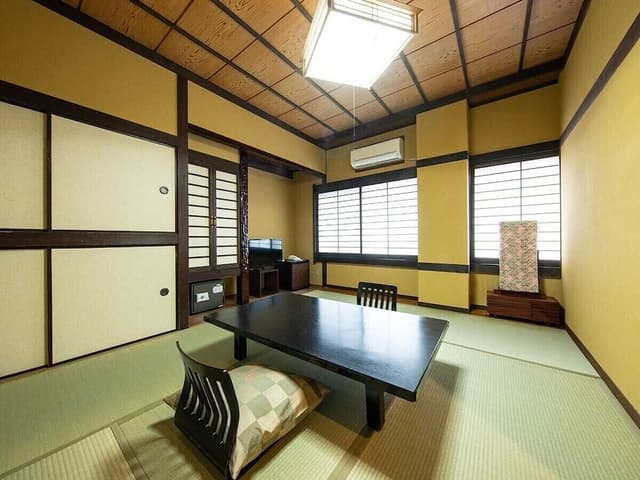 Japanese Room (3 people, Sink, WC, Non Smoking)