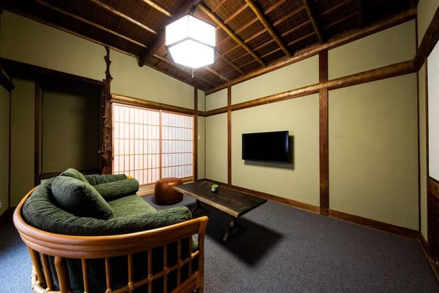 Western Room 21square meter (2 people, Sink, WC, Non Smoking)