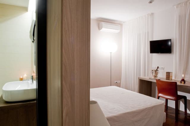 Double Room, Lake View (1st floor)