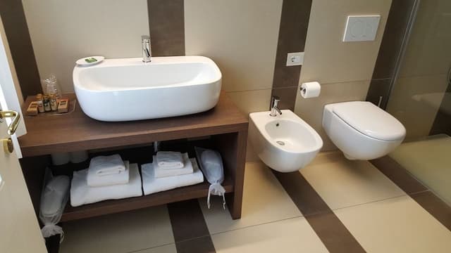 Suite, Patio, Lake View