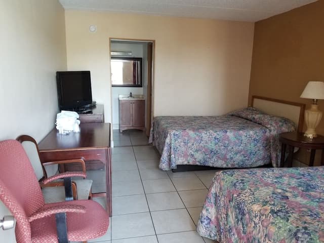 Standard Room, 2 Queen Beds, Non Smoking, Pool View