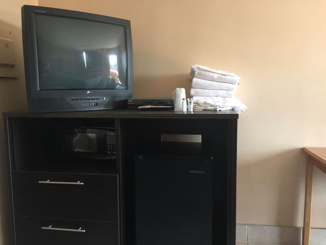 Standard Room, 1 King Bed, Non Smoking, Pool View