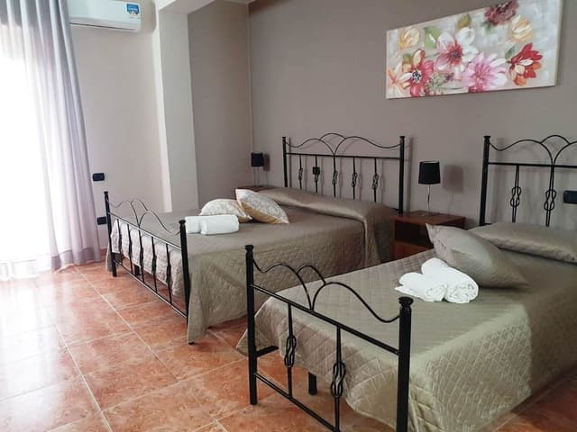 Standard Triple Room, Private Bathroom (Tripla Finestra)