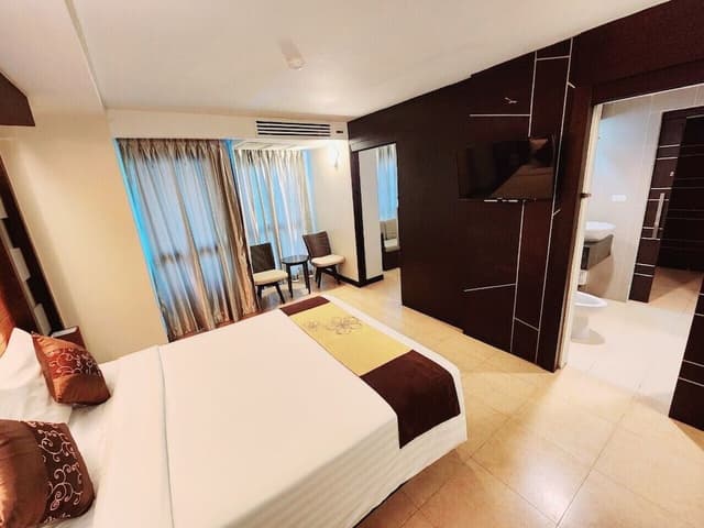 Deluxe Suite