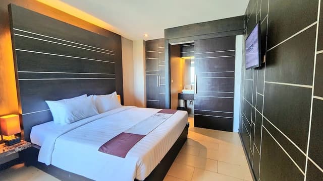 Honeymoon Suite