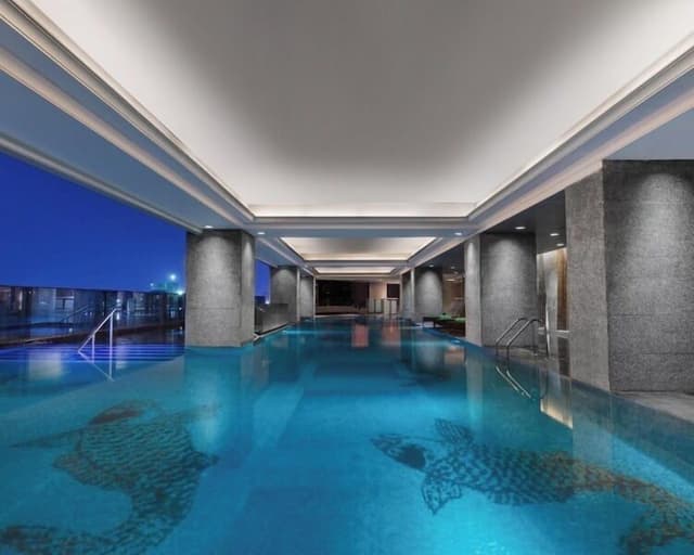 Club Room, 1 King Bed, River View