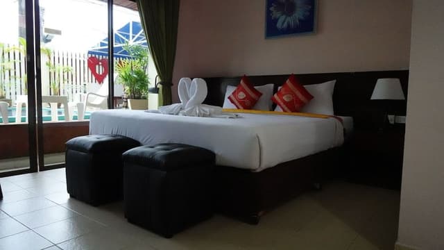 Deluxe with Pool Access
