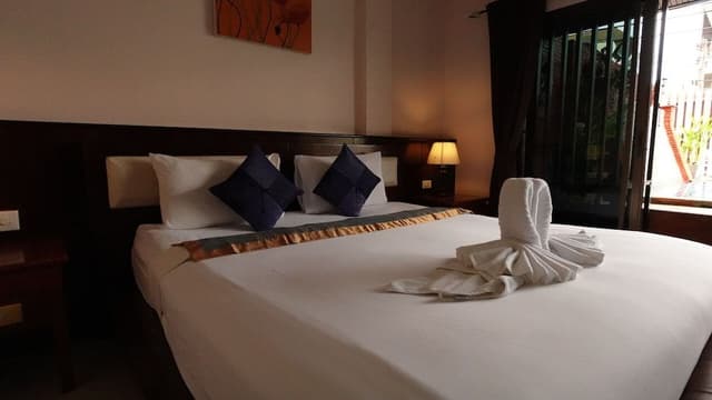 Deluxe with Pool Access