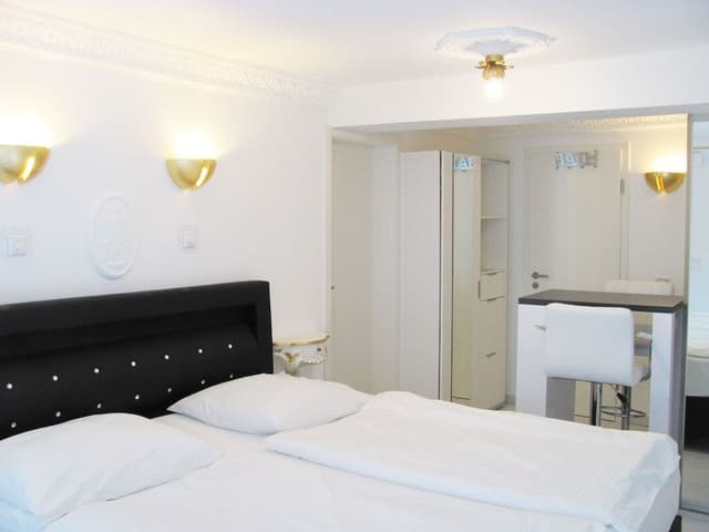 City Double Room, Private Bathroom, Courtyard View (2)