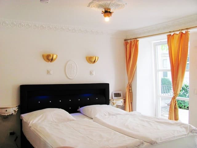 Double Room, Private Bathroom, Courtyard View (3)