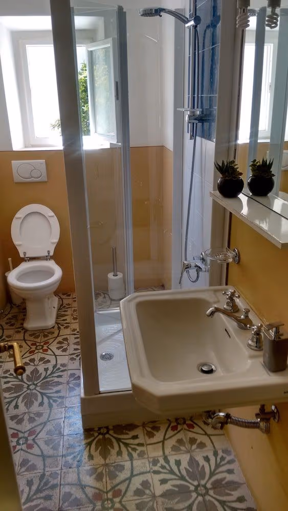 Double or Twin Room, Shared Bathroom