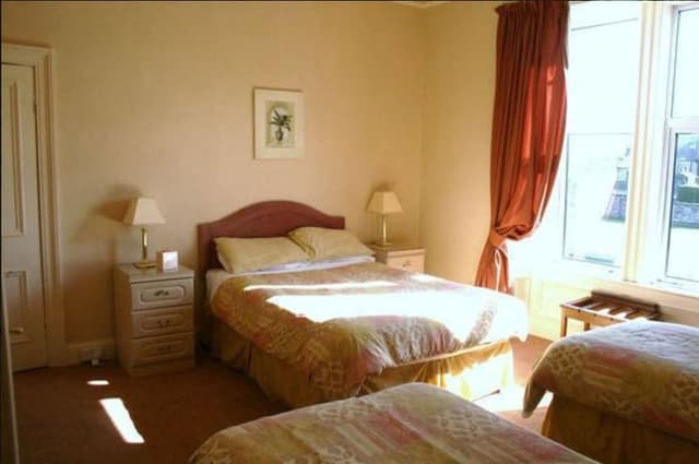 Family Room (2 Adults 2 Children)