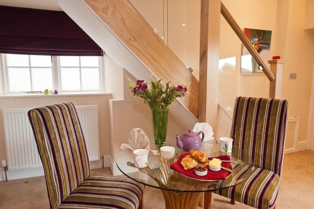 Executive Suite (Sweetheart)