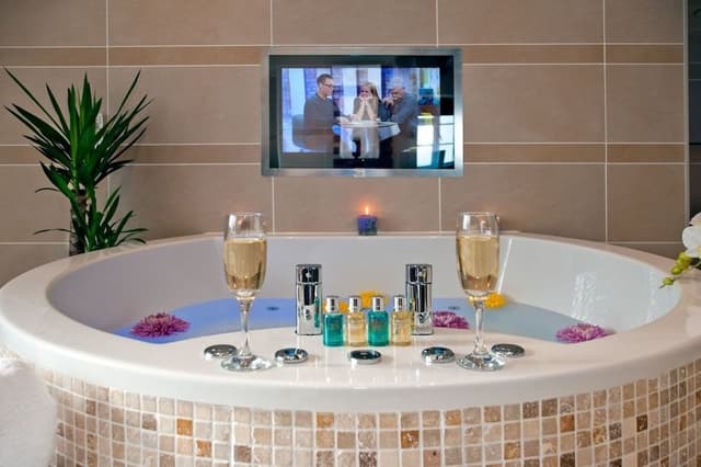 Executive Suite (Sweetheart)