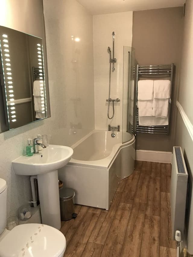 Double Room, Ensuite, Hill View (Premier Super King)