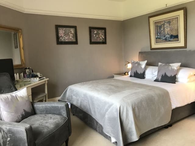 Double Room (Gold room)
