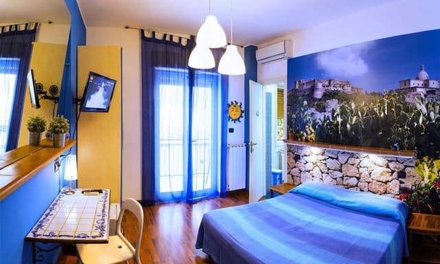 Double Room, 1 King Bed