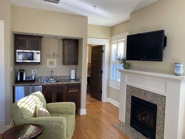 Room, 1 Queen Bed, Fireplace