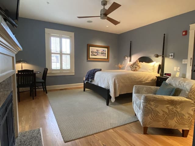 Room, 1 Queen Bed, Fireplace