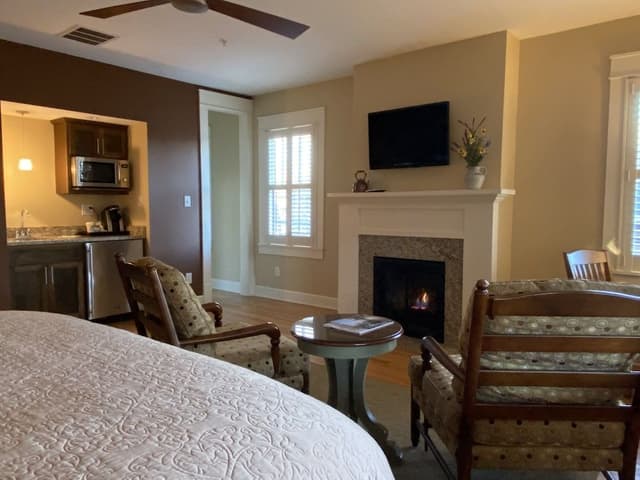 Room, 1 King Bed, Fireplace