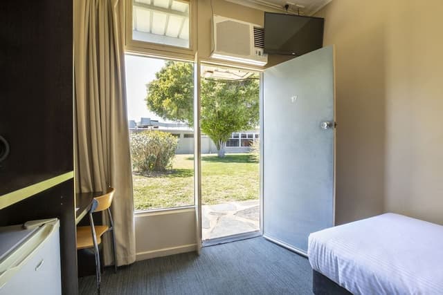 Compact Single (1 Single Bed only)
