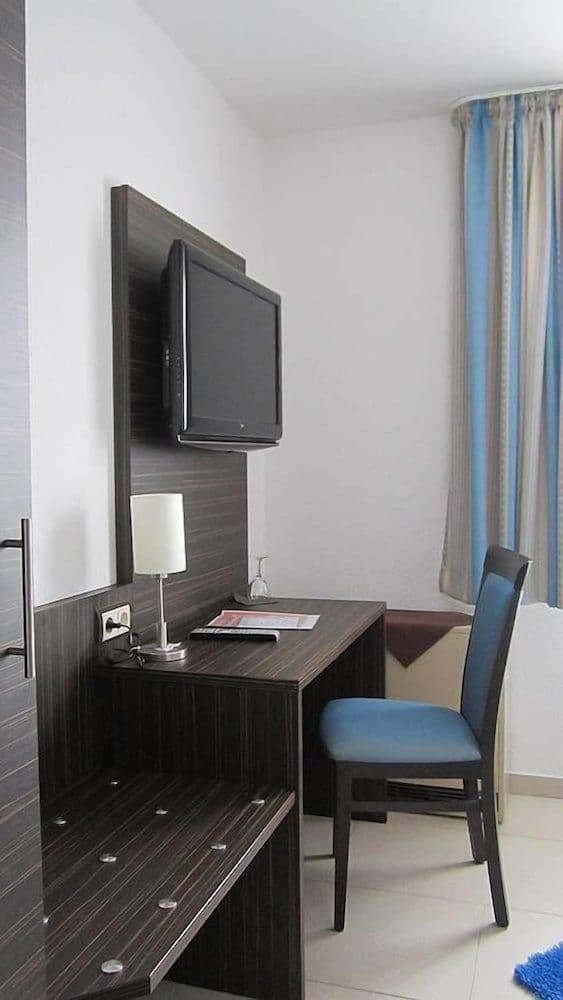 Basic Twin Room