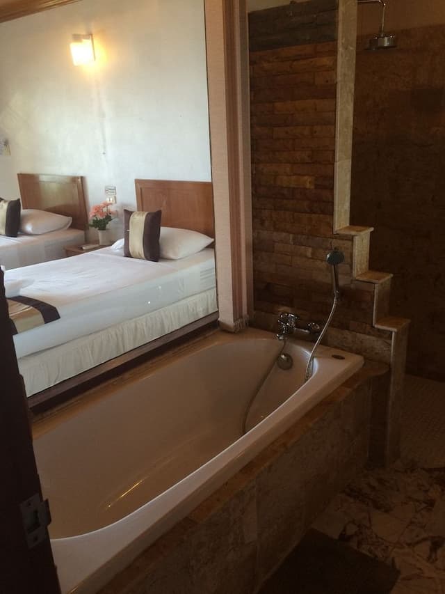 Standard Sea View Twin Beds with Fan