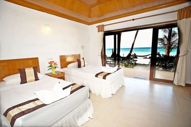 Standard Sea View Twin Beds with Fan
