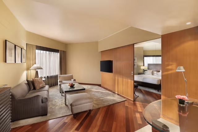 Suite, 1 King Bed (Regency)