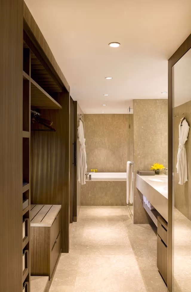 Executive Suite (Regency)