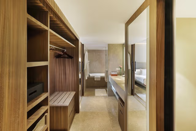 Executive Suite (Regency)