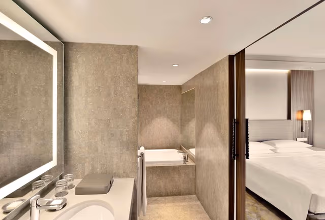 Executive Suite (Regency)
