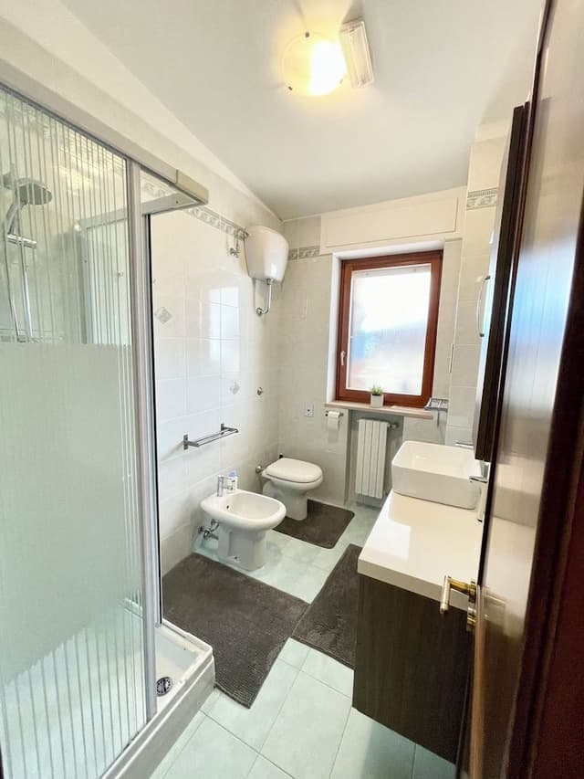 Double Room, 1 Queen Bed, Non Smoking, Shared Bathroom